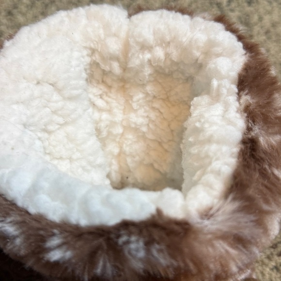 Reindeer Booties Slippers Christmas Brown & White Fuzzy w Pink Nose 7-8 NWOT - Picture 6 of 9